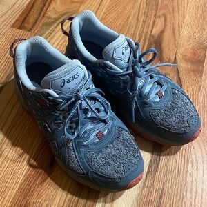 Used women’s Asics Gel-venture 6
Size 8.5
Good condition